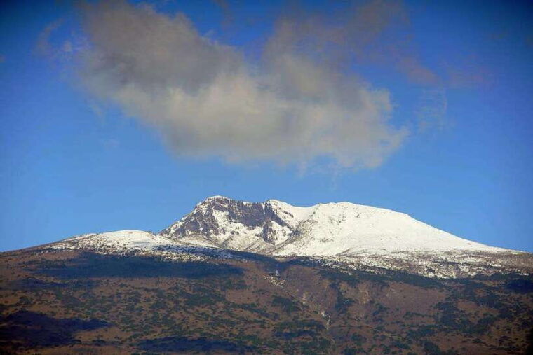 winter-ascent-of-hallasan-a-snowy-adventurefor-beginners