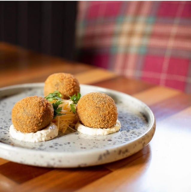 a-taste-of-edinburgh-food-tour-includes-all-food-drinks