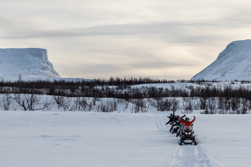 abisko-great-outback-snowmobile-tour-with-lake-abiskojaure