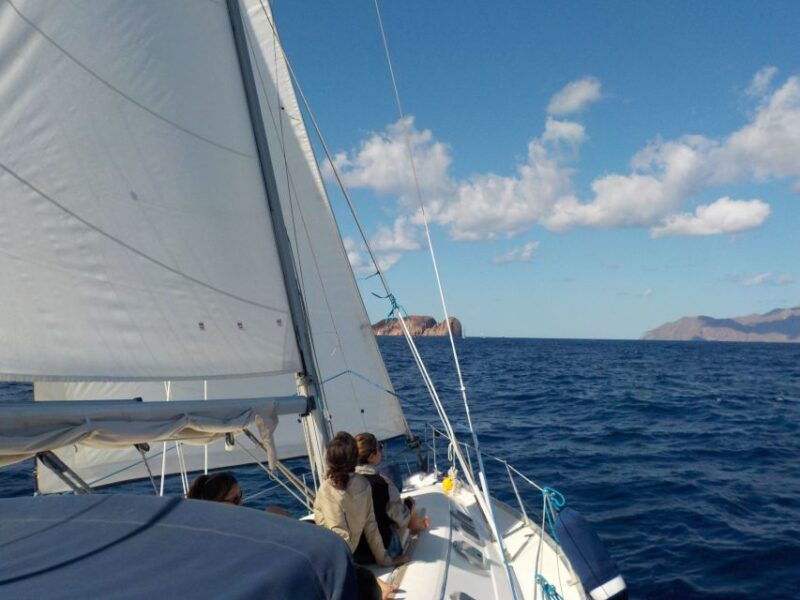 adamantas-milos-sightseeing-sailboat-cruise