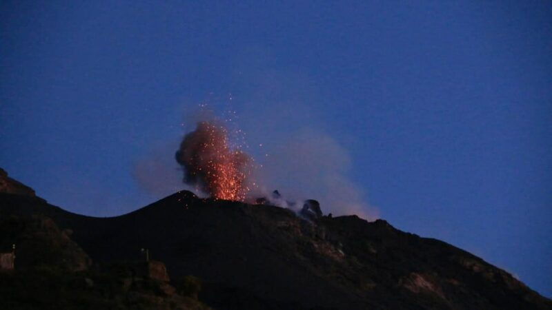 aeolian-islands-mini-cruise-with-stromboli-by-night