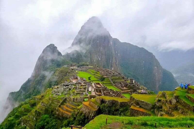 aguas-calientes-machu-picchu-official-ticket-bus-guide