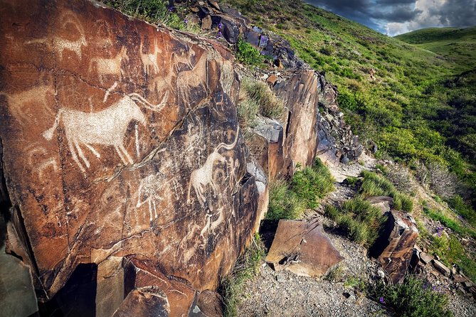 Ancient petroglyphs of Tanbaly - UNESCO World Heritage - Exploring the Ancient Petroglyphs of Tanbaly: A Journey Through Time