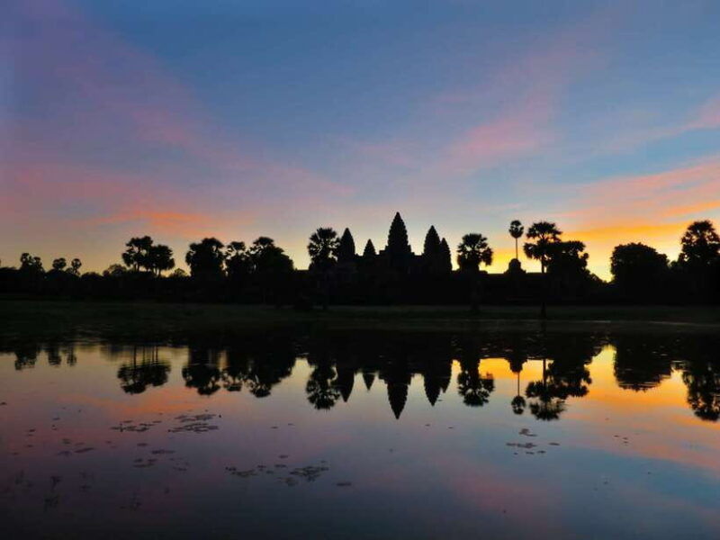 angkor-wat-sunrise-2-5-days-temples-tonle-sap-small-group