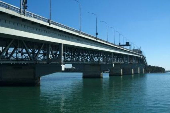 Auckland City Private Tour for Couples. Be chauffeur driven with added extras. - Key Points