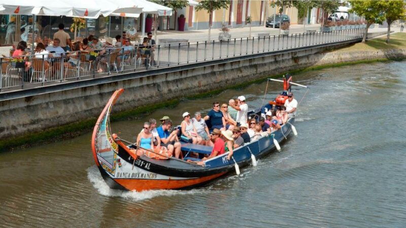 aveiro-traditional-moliceiro-boat-cruise