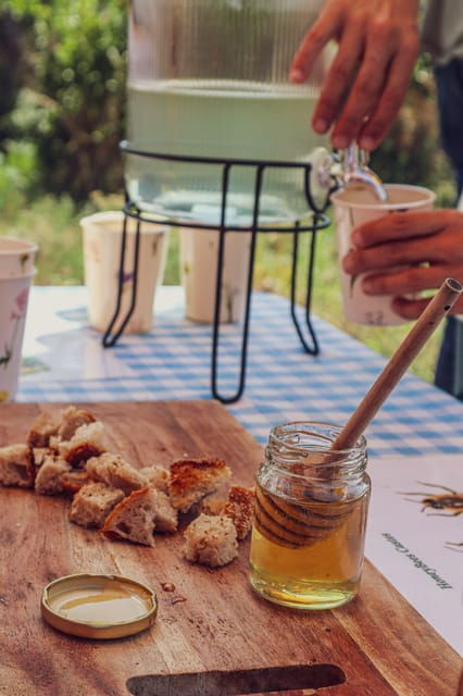 azores-beekeeping-tour-and-honey-taste