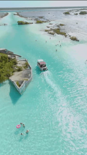 bacalar-pontoon-boat-tour-of-stunning-lagoon