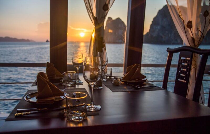 bai-tu-long-bay-2-days-1-night-with-renea-cruise