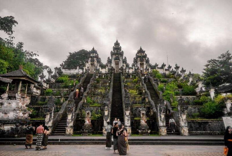 bali-lempuyang-temple-tirta-gangga-taman-ujung-beach