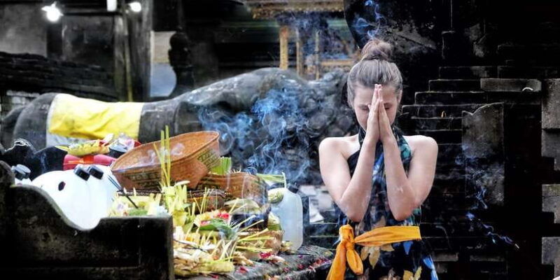 bali-tarot-oracle-reading-and-cleansing-tirta-empul-trip