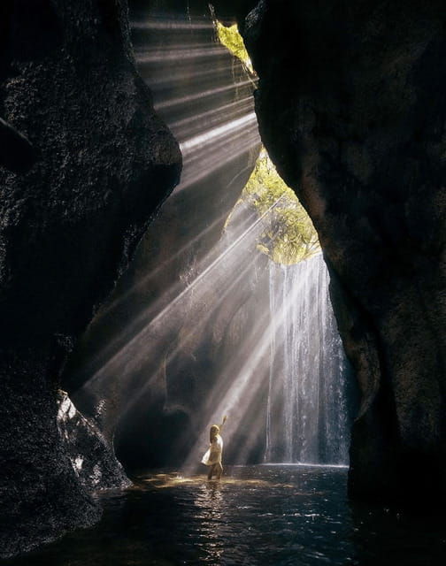 bali-trip-to-tirta-gangga-palace-and-tukad-cepung-waterfall