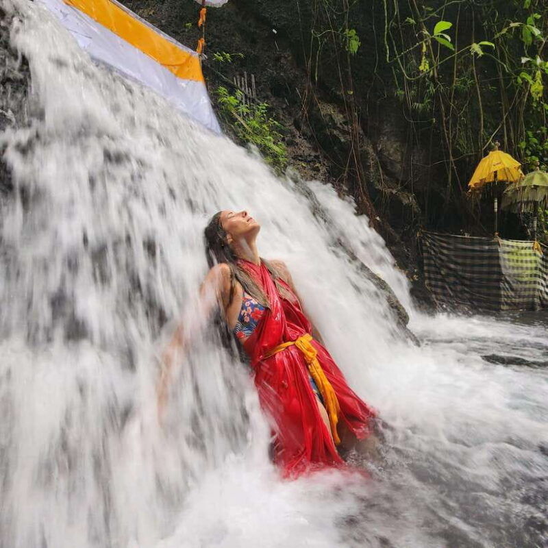 balinese-purification-at-holy-water-temple-with-local