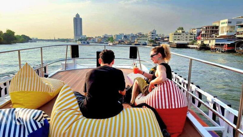 bangkok-chao-phraya-booze-cruise-with-unlimited-drinks