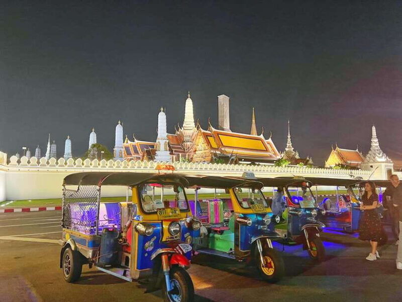 bangkok-tuk-tuk-by-night-with-chinatown-street-food-meal