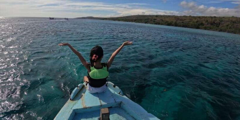 banyuwangi-1-day-tour-snorkeling-explore-menjangan-island