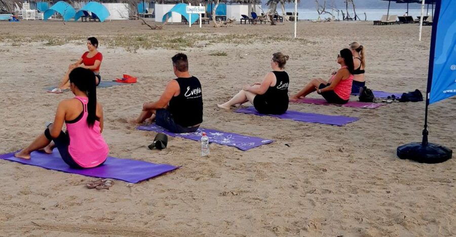 beach-pilates-on-tigaki-beach