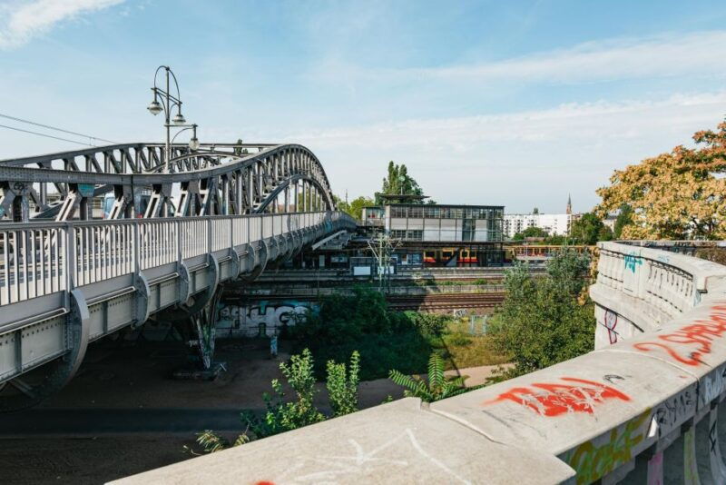 berlin-cold-war-era-history-guided-bike-tour
