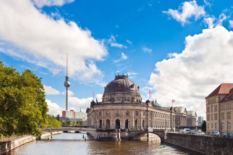 berlin-sights-and-highlights-bike-tour-with-a-local-guide