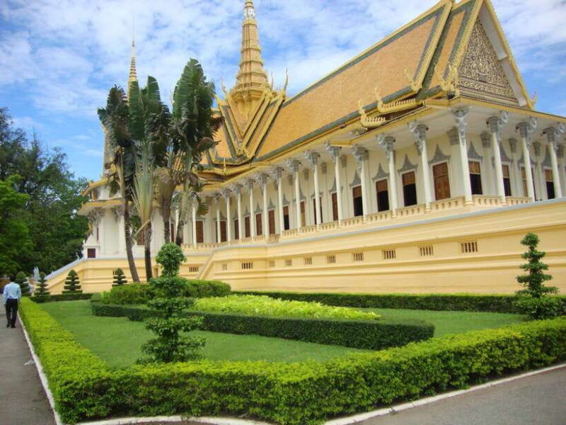 best-of-phnom-penh-half-day-private-city-tour