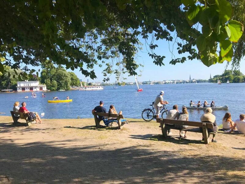 bike-tour-around-the-alster-through-dreamy-alster-neighborhoods