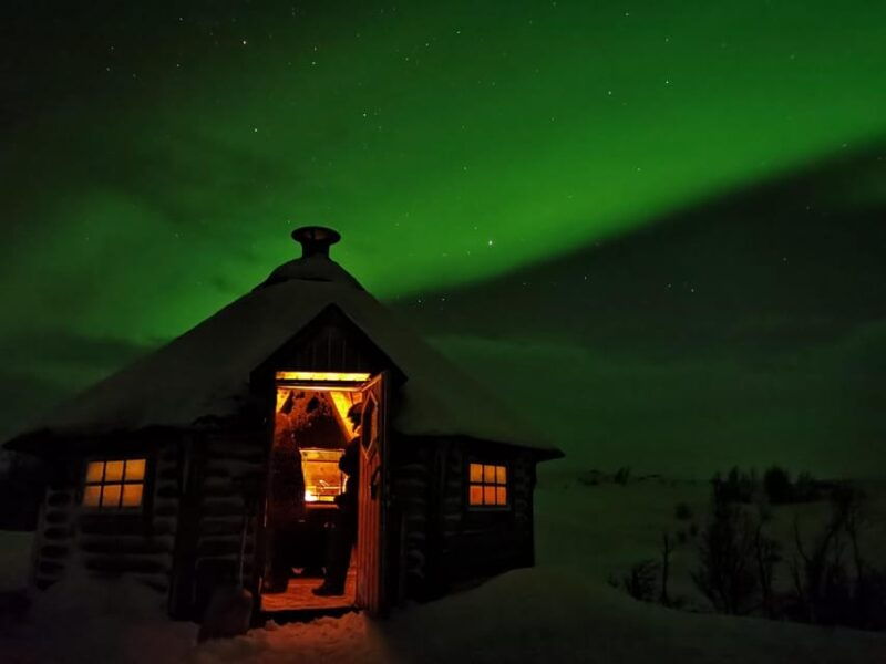 bjorkliden-abisko-night-sky-snowmobile-tour
