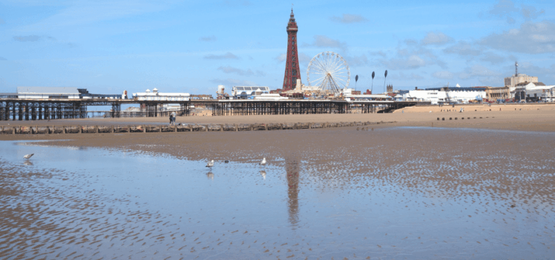 blackpool-christmas-lights-walking-tour-with-an-app