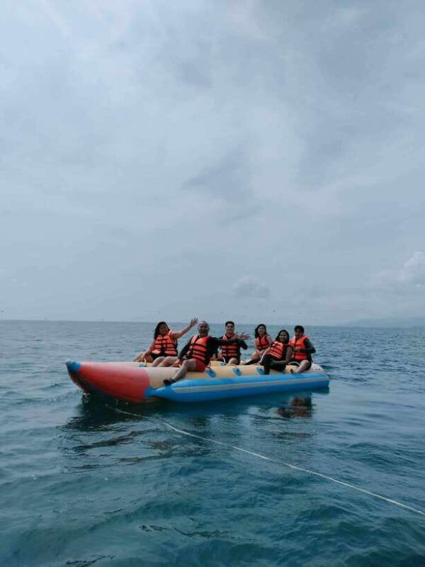 boracay-banana-boat-ride-2