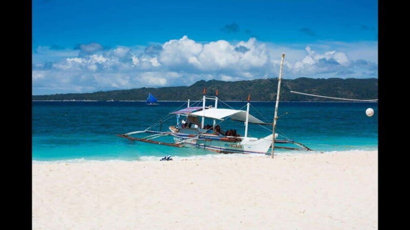 boracay-hopping-tour-with-standard-boodle-fight-lunch