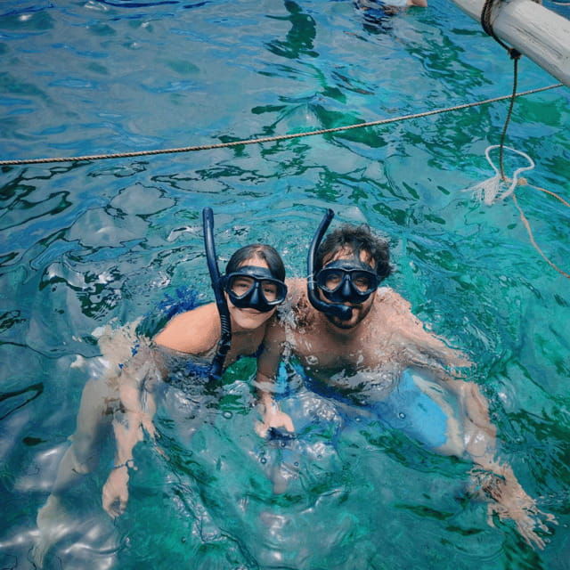 boracay-island-hopping-with-lunch-and-parasailing