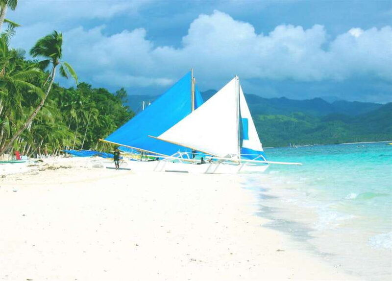 boracay-private-traditional-bamboo-boat-sailing-tour
