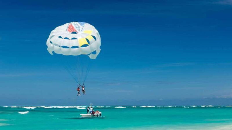 boracay-solo-or-tandem-parasailing-experience