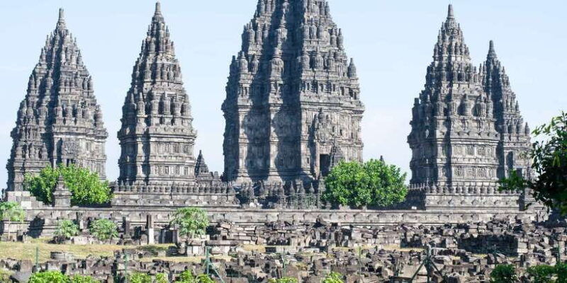 borobudur-sunrise-merapi-volcano-prambanan-full-day-tour