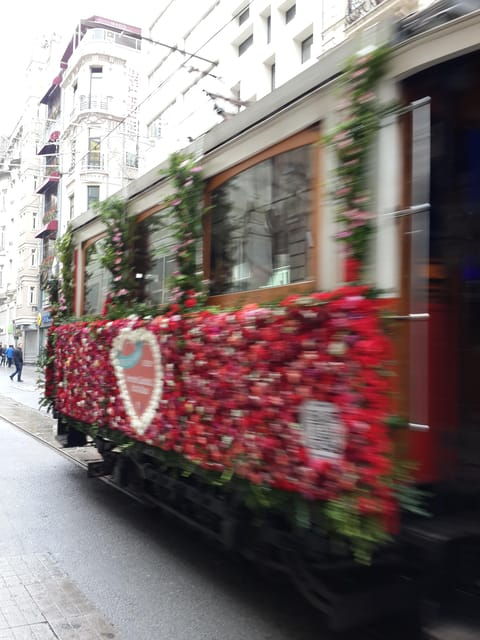 bosphorus-cruise-dolmabahce-istiklal-street-galata-tour