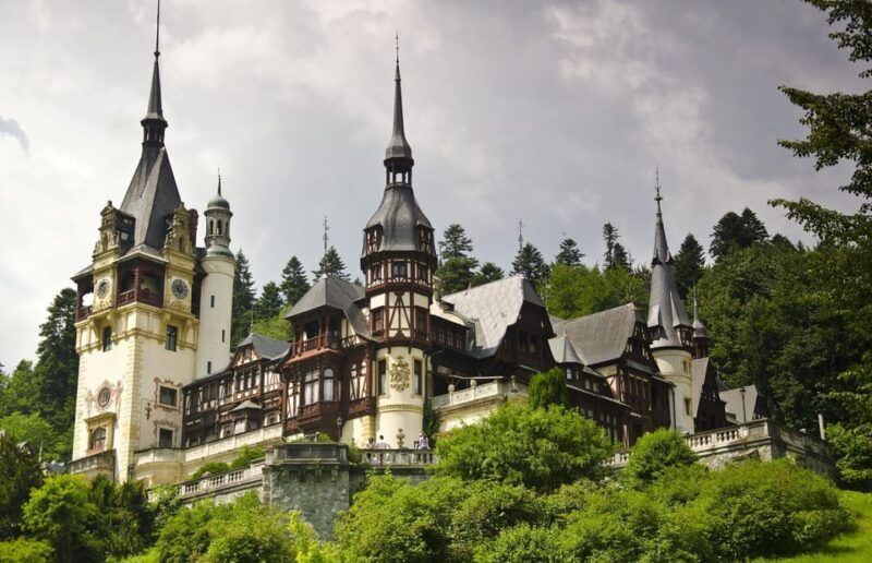 bucharest-peles-castle-bran-castle-brasov-day-tour
