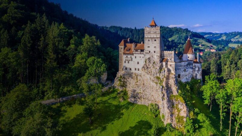 bucharest-peles-castle-dracula-castle-black-church-brasov