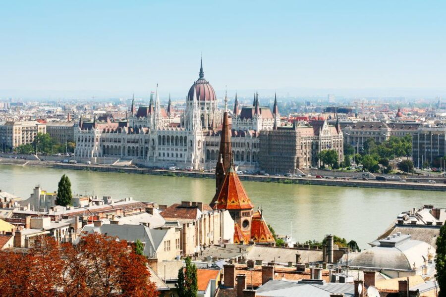 budapest-daytime-sightseeing-boat-cruise