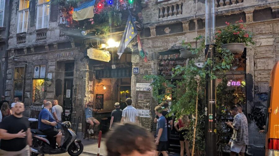 budapest-guided-city-walk-to-sights-and-specials