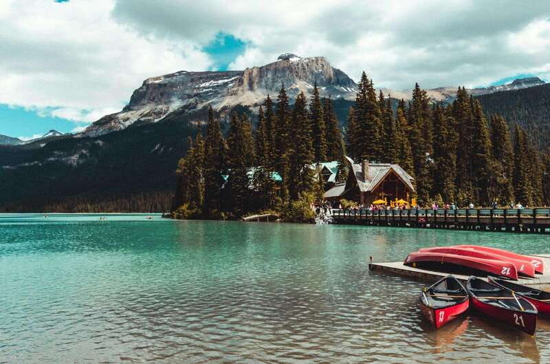calgary-louise-moraine-emerald-lake-with-marble-canyon
