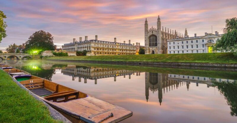 cambridge-chauffeured-punting-tour