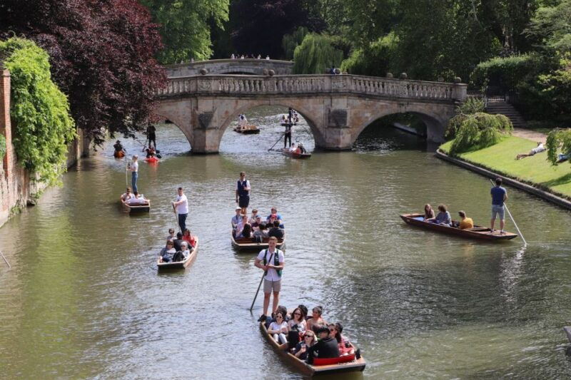 cambridge-private-chauffeured-punting-tour