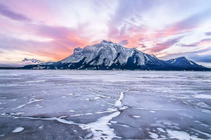 canadian-rockies-abraham-lake-ice-bubbles-helicopter-tour