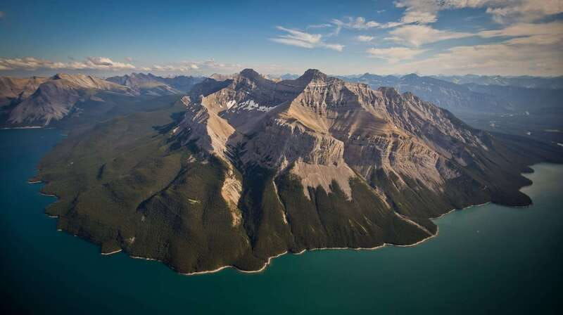 canadian-rockies-helicopter-flight-with-exploration-hike