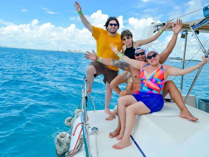 cancun-isla-mujeres-catamaran-tour-with-open-bar-of-drinks