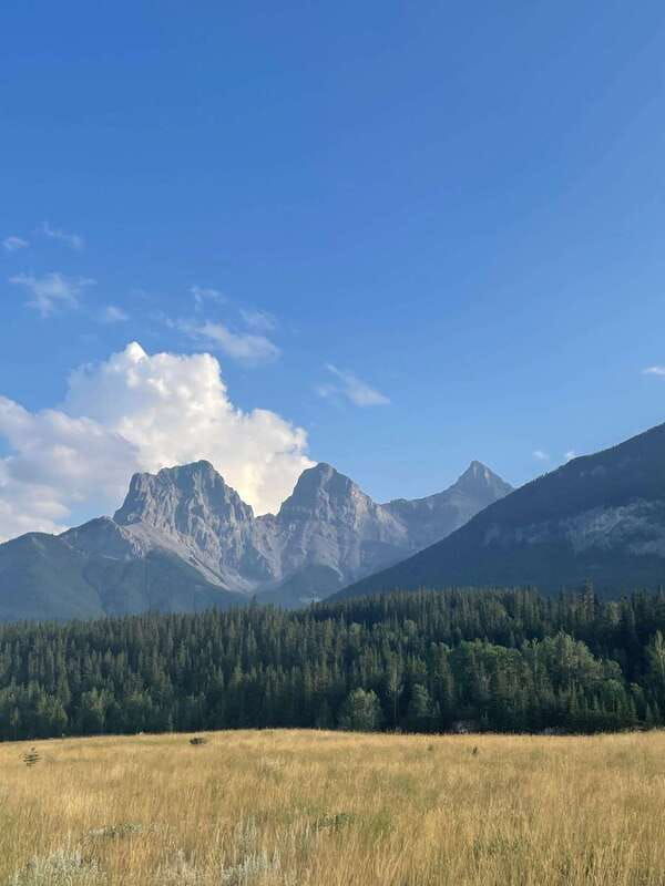 canmore-guided-town-walking-tour-with-sweet-treat-and-drink