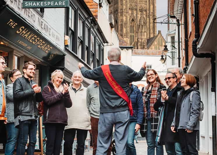 canterbury-walking-tour-with-green-badge-guide