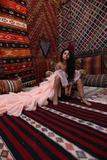 cappadocia-photo-shooting-with-flying-dress-carpet-house