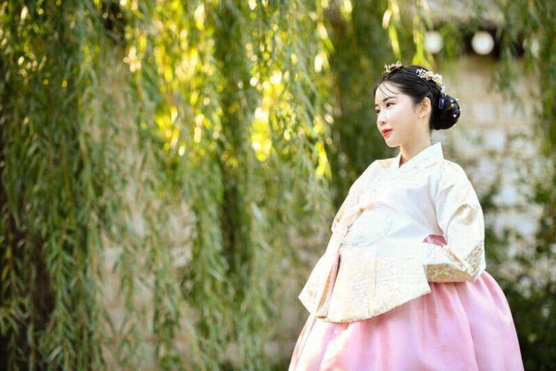 changdeokgung-hanbok-experience-at-hanboknam