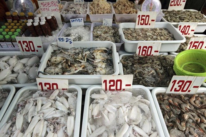 Chiang Mai Michelin Food Walking Tour with Professional Tour Guide - Key Points