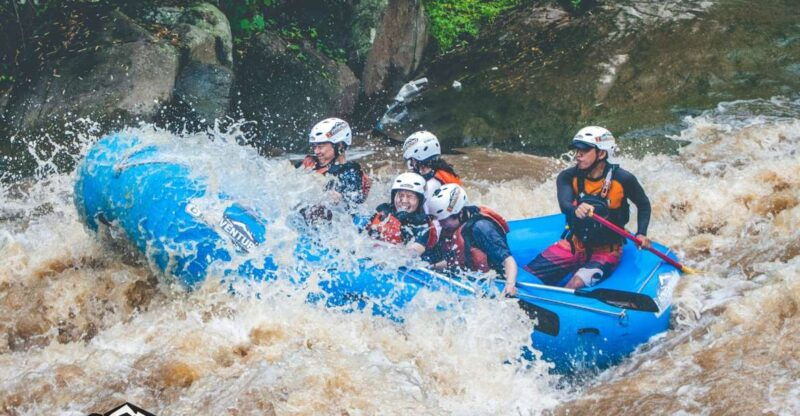 chiang-mai-whitewater-rafting-and-waterfall-trekking-tour